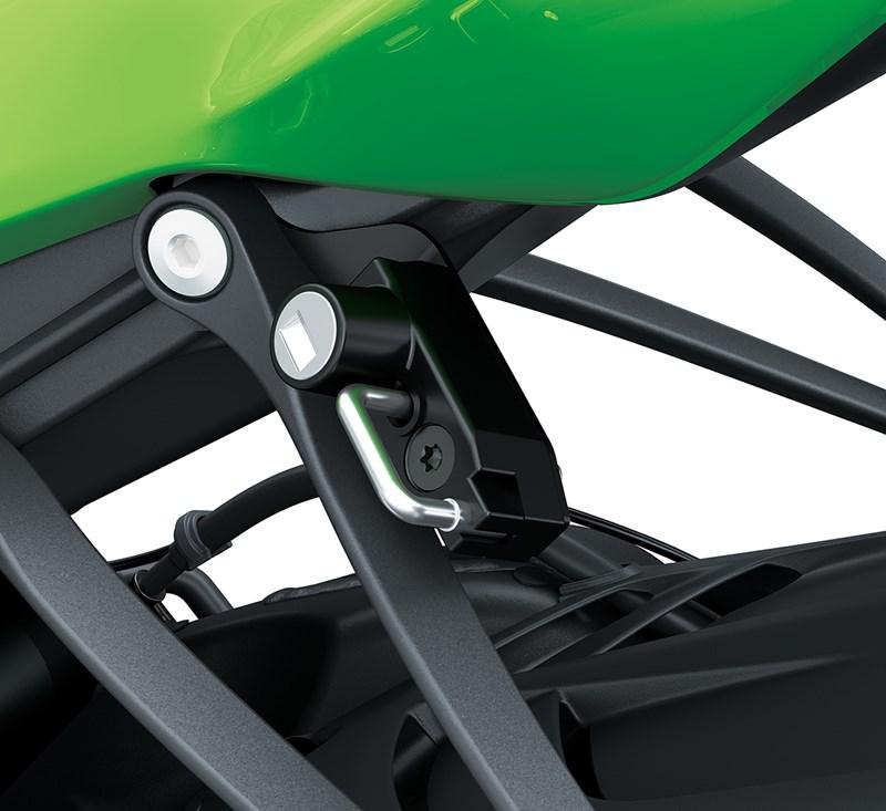 Sistema One-Key para bloqueio do capacete (Ninja ZX-6R)