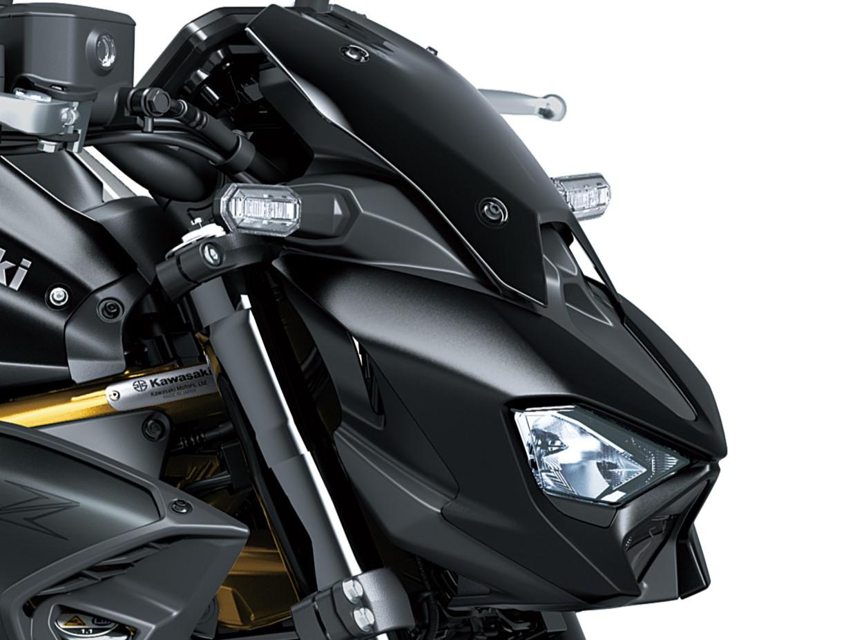 Faróis LED compactos e dianteira elegante e compacta