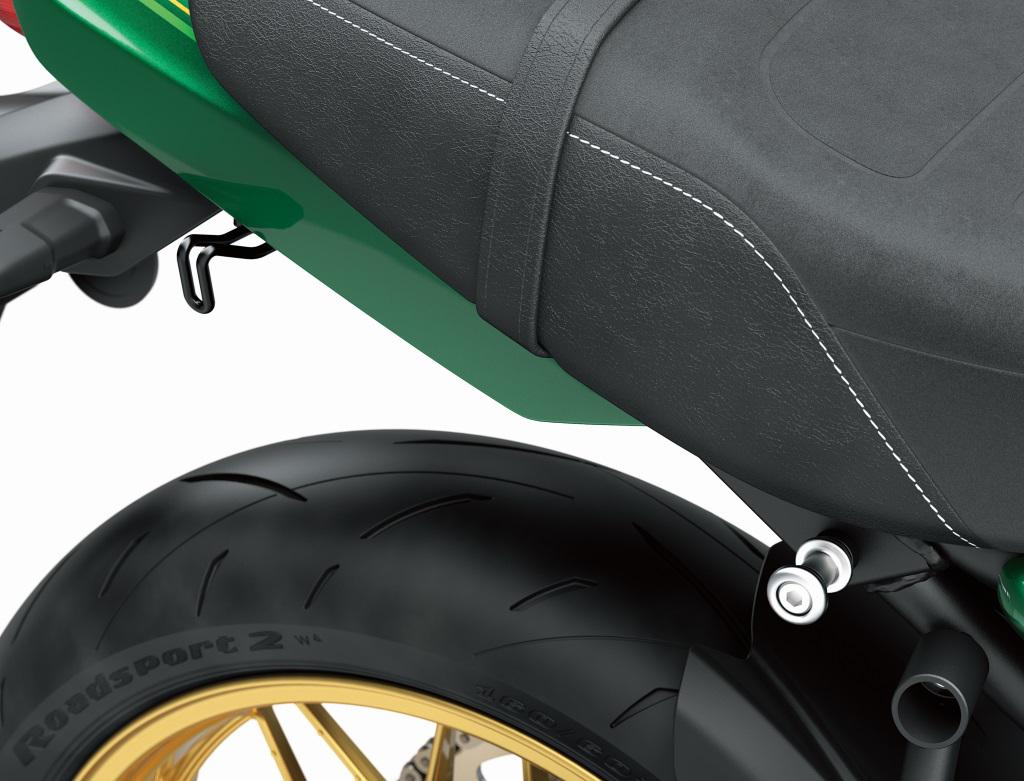 Gancho para fixação de bagagem (Z650RS)