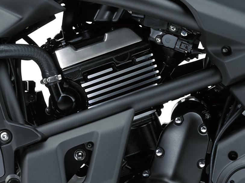 Fácil de controlar, 649cc refrigerado a líquido, 4 tempos, 2 cilindros paralelos